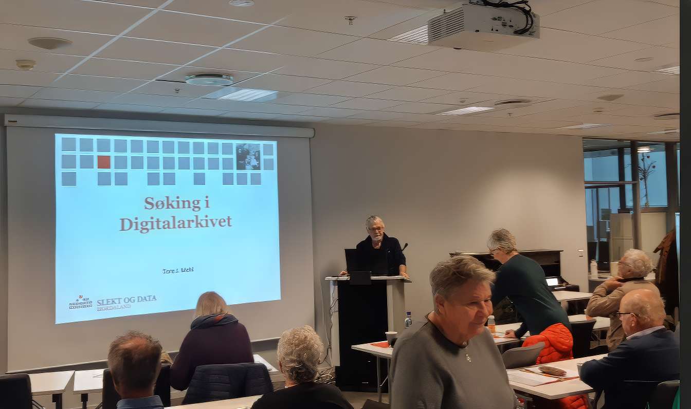 Bilete relatert til Voss ættesogelag:  Slektslaurdag 4. november kl. 11.00 - 14.30Stad: V...