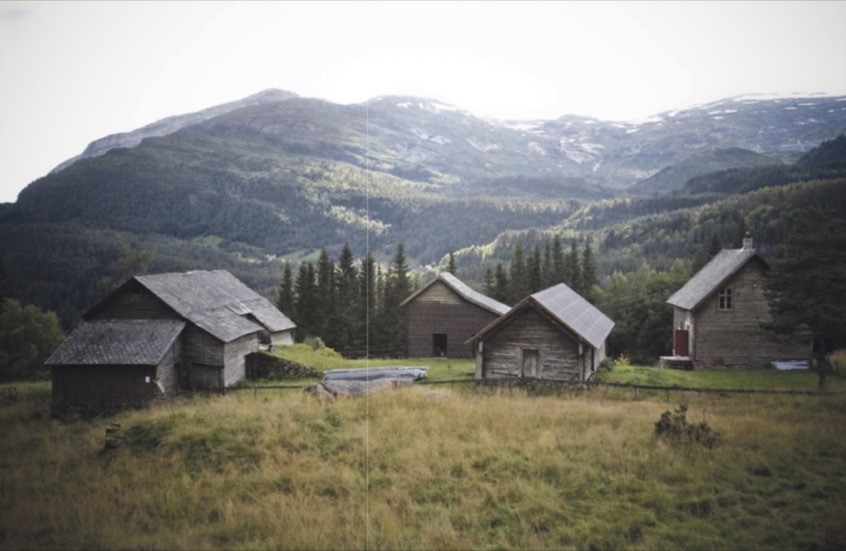 Bilete relatert til Voss ættesogelag:  Hustveit venelagVoss kommune fekk Hustveit i gåve ...