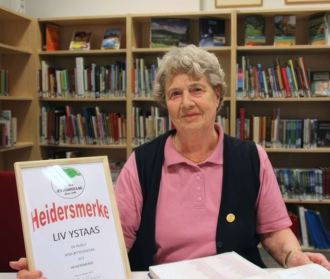 Bilete relatert til Voss ættesogelag:  Årsmøtet i Voss Ættesogelag samla berre 9 personar...